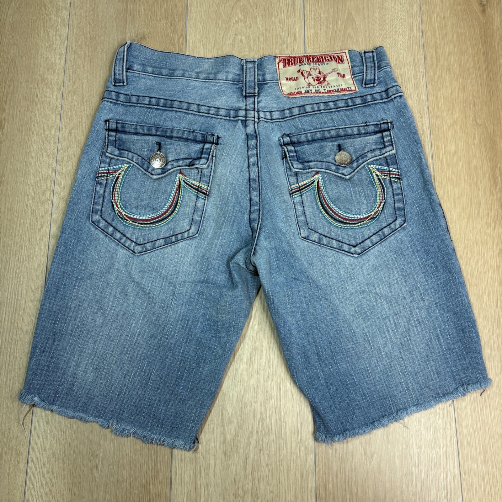True Religion Joey Big T Denim Shorts Jorts 34 Light Wash Rainbow Stitch Cut Off